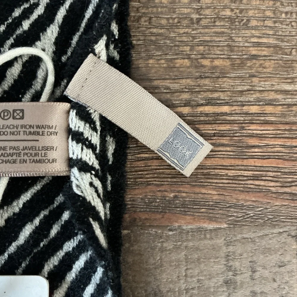 Look by M Common Knit Zebra Pattern Scarf